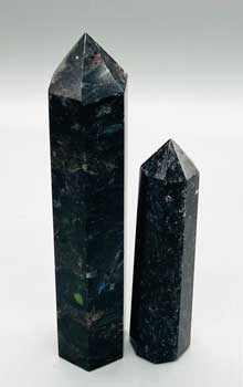 3+" Biotite, Black with blue light in it obelisk - Click Image to Close