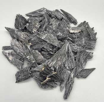 1 lb Kyanite, Black untumbled stones - Click Image to Close